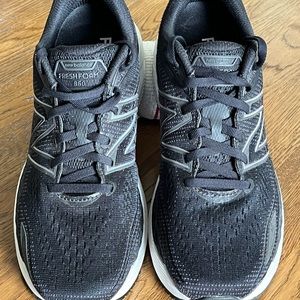 NEW BALANCE Fresh Foam 860’s. Women’s sz.9.5. Barely worn…like- new condition.
